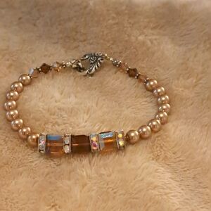 Elegant Pearl and Crystal Bracelet